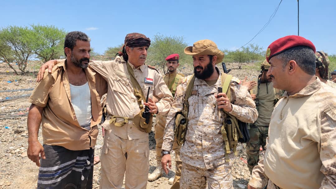 القائد الجهوري يتفقد الوحدات المرابطة في جبهة كرش ويشدد على رفع الجاهزية والانضباط - القائد الجهوري يتفقد الوحدات المرابطة في جبهة كرش ويشدد على رفع الجاهزية والانضباط -
