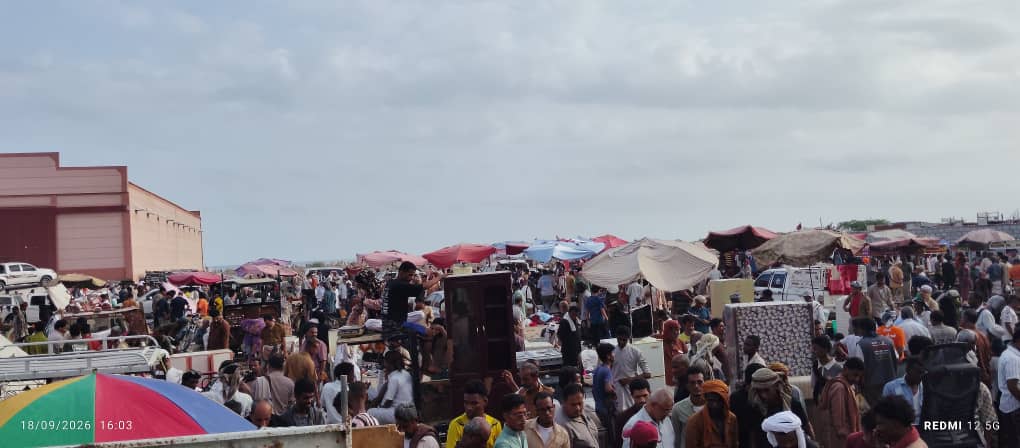 سوق الحراج بالمكلا.. سوقٌ شعبي يجمع احتياجات الأسرة تحت سقف واحد سوق الحراج بالمكلا.. سوقٌ شعبي يجمع احتياجات الأسرة تحت سقف واحد