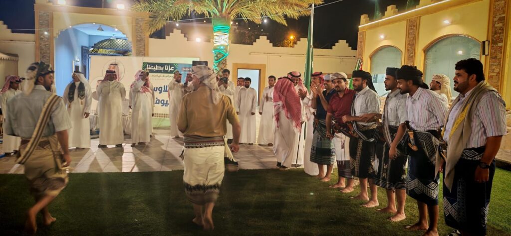 بحضور «الشرح البيضاني».. الجالية اليمنية بمنطقة تبوك تشارك قبائل يام احتفالات اليوم الوطني السعودي "صور" بحضور «الشرح البيضاني».. الجالية اليمنية بمنطقة تبوك تشارك قبائل يام احتفالات اليوم الوطني السعودي "صور"