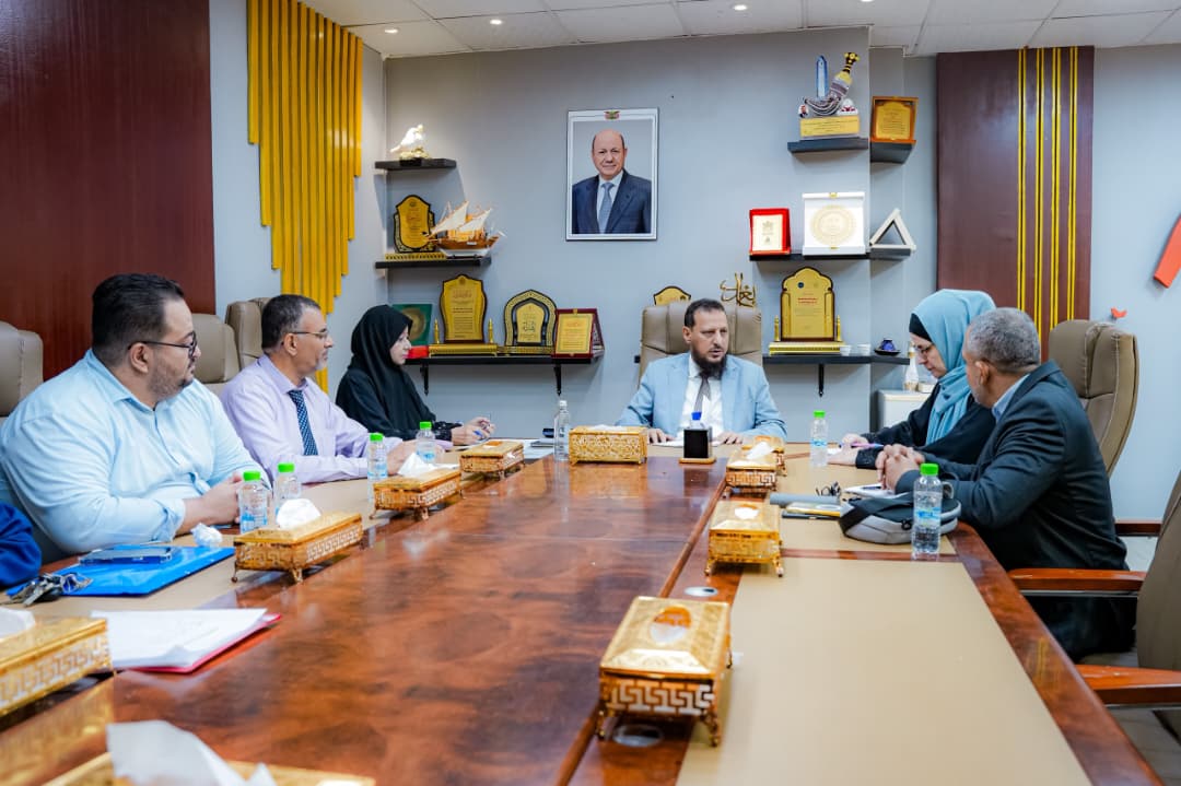 محافظ العاصمة عدن يبحث مع بعثة الصليب الأحمر دعم القطاع الصحي ورعاية جرحى التصعيد الحوثي محافظ العاصمة عدن يبحث مع بعثة الصليب الأحمر دعم القطاع الصحي ورعاية جرحى التصعيد الحوثي