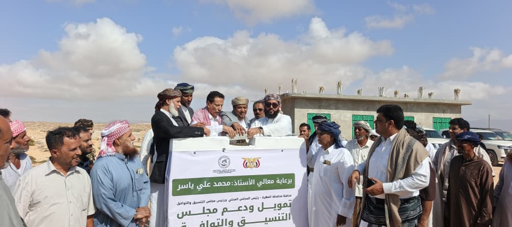 بن ياسر والأسد يدشنان مشروع سفلتة شوارع حصوين بتمويل مجلس التنسيق والتوافق بن ياسر والأسد يدشنان مشروع سفلتة شوارع حصوين بتمويل مجلس التنسيق والتوافق