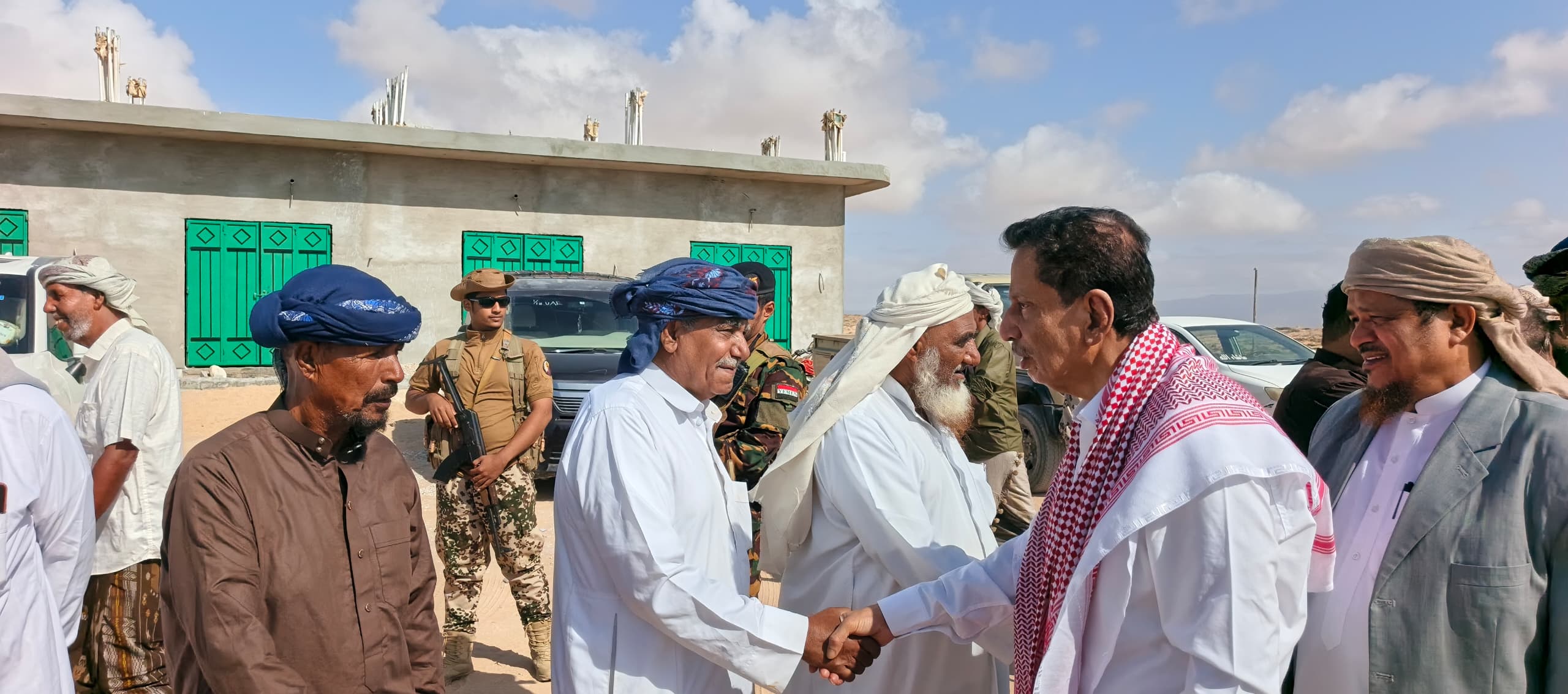 بن ياسر والأسد يدشنان مشروع سفلتة شوارع حصوين بتمويل مجلس التنسيق والتوافق بن ياسر والأسد يدشنان مشروع سفلتة شوارع حصوين بتمويل مجلس التنسيق والتوافق