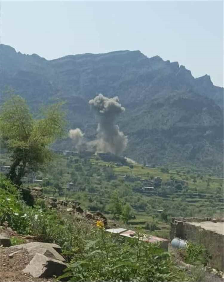 غارة جوية تستهدف تجمعات ومقر قيادة الحوثيين في مدرسة التصحيح غربي تعز - غارة جوية تستهدف تجمعات ومقر قيادة الحوثيين في مدرسة التصحيح غربي تعز -