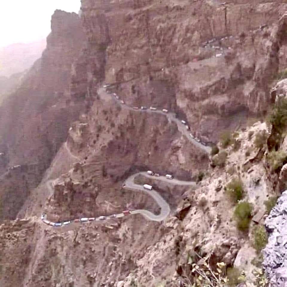 تعز على حافة الجوع بعد تفجير الطرق ومنع الإمدادات - تعز على حافة الجوع بعد تفجير الطرق ومنع الإمدادات -
