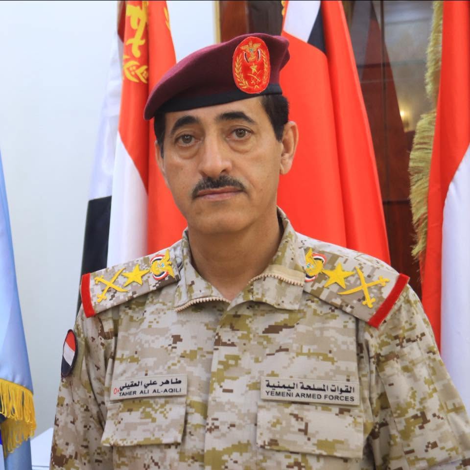 وزير الدفاع طاهر العقيلي يتعهد بحماية التجمعات والنكف القبلي المؤيد للحوثيين وزير الدفاع طاهر العقيلي يتعهد بحماية التجمعات والنكف القبلي المؤيد للحوثيين