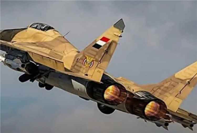 غارات جوية تستهدف مواقع حوثية ومبنى أمنياً في المخا غارات جوية تستهدف مواقع حوثية ومبنى أمنياً في المخا