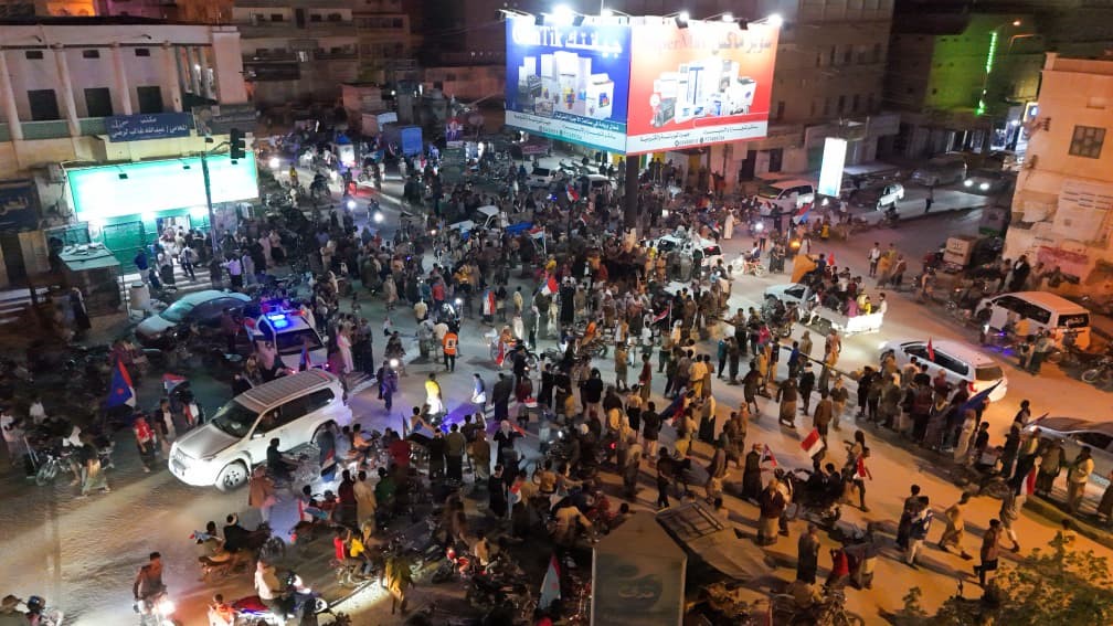 مسيرة جماهيرية في القطن تزامنًا مع مليونية التعبئة الشعبية العامة تؤكد تمسكها بالمجلس بقيادة الرئيس الزُبيدي مسيرة جماهيرية في القطن تزامنًا مع مليونية التعبئة الشعبية العامة تؤكد تمسكها بالمجلس بقيادة الرئيس الزُبيدي