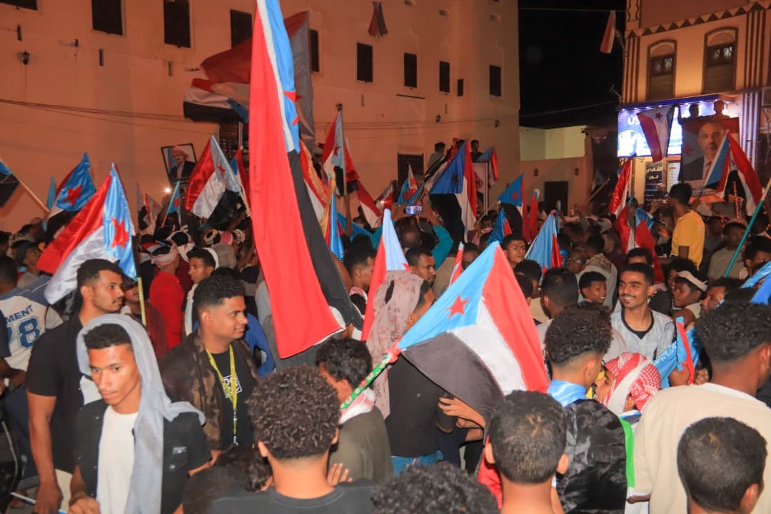 مسيرة جماهيرية في القطن تزامنًا مع مليونية التعبئة الشعبية العامة تؤكد تمسكها بالمجلس بقيادة الرئيس الزُبيدي مسيرة جماهيرية في القطن تزامنًا مع مليونية التعبئة الشعبية العامة تؤكد تمسكها بالمجلس بقيادة الرئيس الزُبيدي
