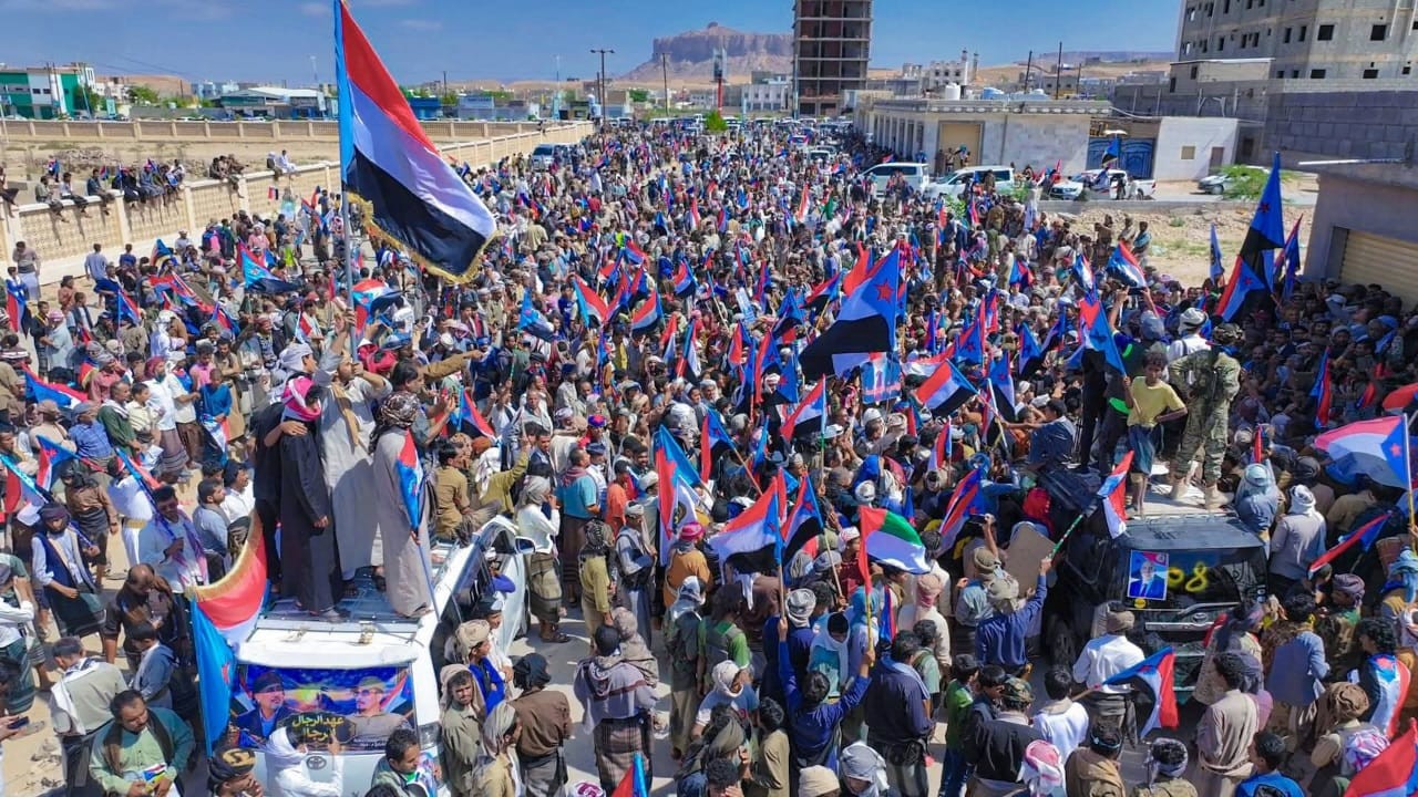 تلبية لدعوة الرئيس الزُبيدي.. أبناء شبوة يحتشدون في مليونية التعبئة الشعبية العامة احتفاءً بذكرى ثورة 14 أكتوبر تلبية لدعوة الرئيس الزُبيدي.. أبناء شبوة يحتشدون في مليونية التعبئة الشعبية العامة احتفاءً بذكرى ثورة 14 أكتوبر