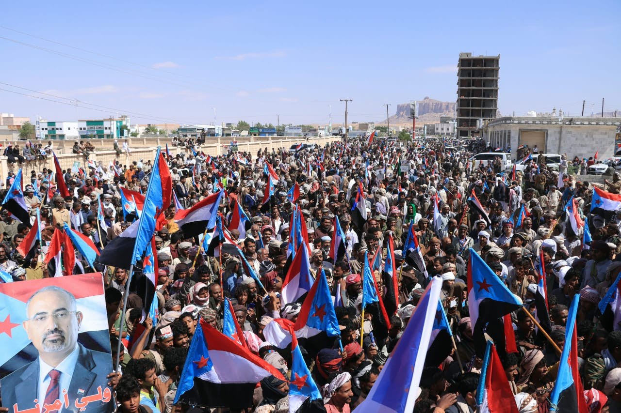 تلبية لدعوة الرئيس الزُبيدي.. أبناء شبوة يحتشدون في مليونية التعبئة الشعبية العامة احتفاءً بذكرى ثورة 14 أكتوبر تلبية لدعوة الرئيس الزُبيدي.. أبناء شبوة يحتشدون في مليونية التعبئة الشعبية العامة احتفاءً بذكرى ثورة 14 أكتوبر