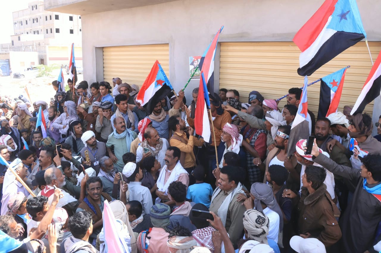 تلبية لدعوة الرئيس الزُبيدي.. أبناء شبوة يحتشدون في مليونية التعبئة الشعبية العامة احتفاءً بذكرى ثورة 14 أكتوبر تلبية لدعوة الرئيس الزُبيدي.. أبناء شبوة يحتشدون في مليونية التعبئة الشعبية العامة احتفاءً بذكرى ثورة 14 أكتوبر
