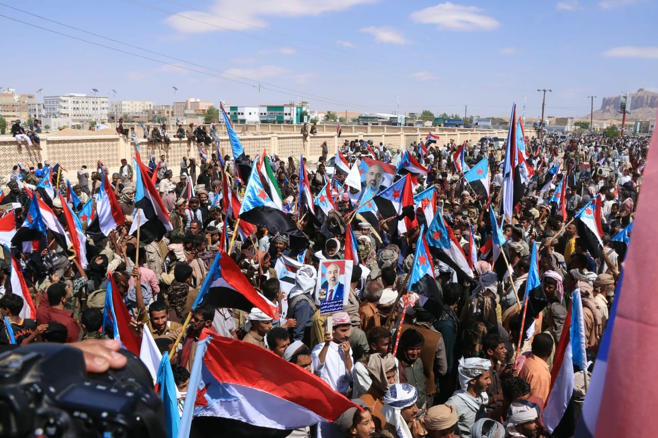 تلبية لدعوة الرئيس الزُبيدي.. أبناء شبوة يحتشدون في مليونية التعبئة الشعبية العامة احتفاءً بذكرى ثورة 14 أكتوبر تلبية لدعوة الرئيس الزُبيدي.. أبناء شبوة يحتشدون في مليونية التعبئة الشعبية العامة احتفاءً بذكرى ثورة 14 أكتوبر