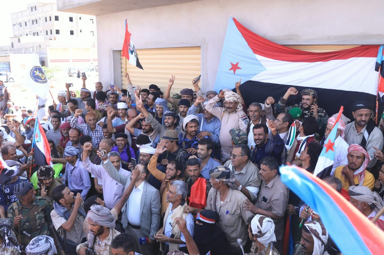 تلبية لدعوة الرئيس الزُبيدي.. أبناء شبوة يحتشدون في مليونية التعبئة الشعبية العامة احتفاءً بذكرى ثورة 14 أكتوبر تلبية لدعوة الرئيس الزُبيدي.. أبناء شبوة يحتشدون في مليونية التعبئة الشعبية العامة احتفاءً بذكرى ثورة 14 أكتوبر