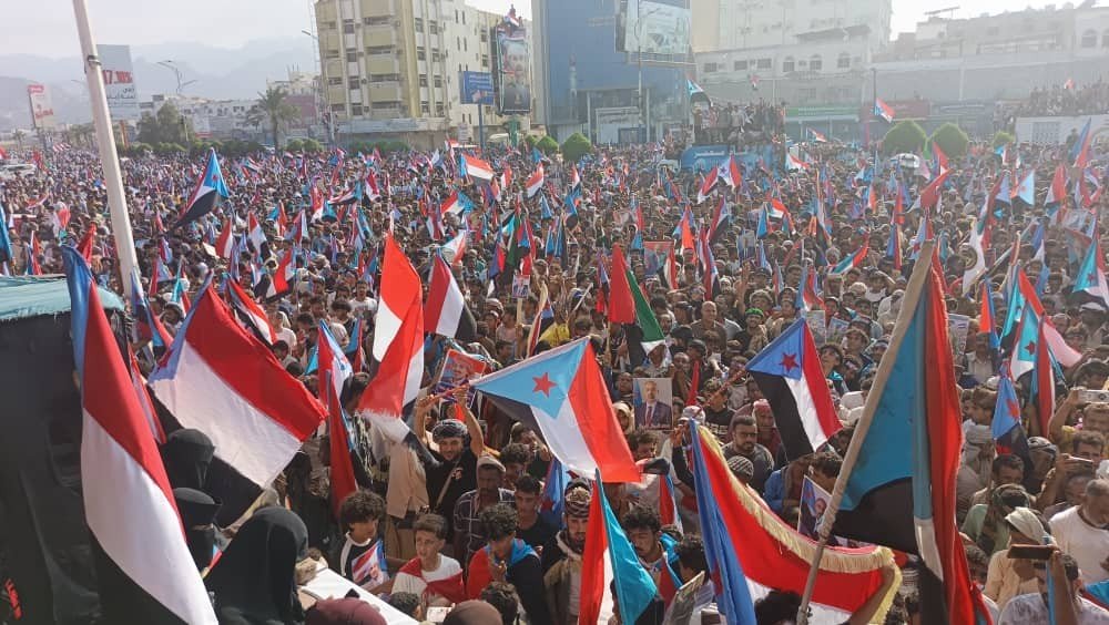 بمناسبة الذكرى الـ63 لثورة 14 أكتوبر المجيدة.. العاصمة عدن تشهد حشدًا جماهيريًا كبيرًا في «مليونية التعبئة الشعبية للدفاع عن الجنوب» بمناسبة الذكرى الـ63 لثورة 14 أكتوبر المجيدة.. العاصمة عدن تشهد حشدًا جماهيريًا كبيرًا في «مليونية التعبئة الشعبية للدفاع عن الجنوب»