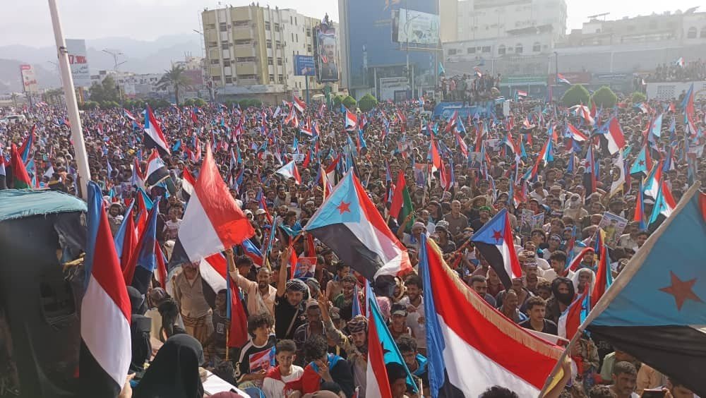بمناسبة الذكرى الـ63 لثورة 14 أكتوبر المجيدة.. العاصمة عدن تشهد حشدًا جماهيريًا كبيرًا في «مليونية التعبئة الشعبية للدفاع عن الجنوب» بمناسبة الذكرى الـ63 لثورة 14 أكتوبر المجيدة.. العاصمة عدن تشهد حشدًا جماهيريًا كبيرًا في «مليونية التعبئة الشعبية للدفاع عن الجنوب»