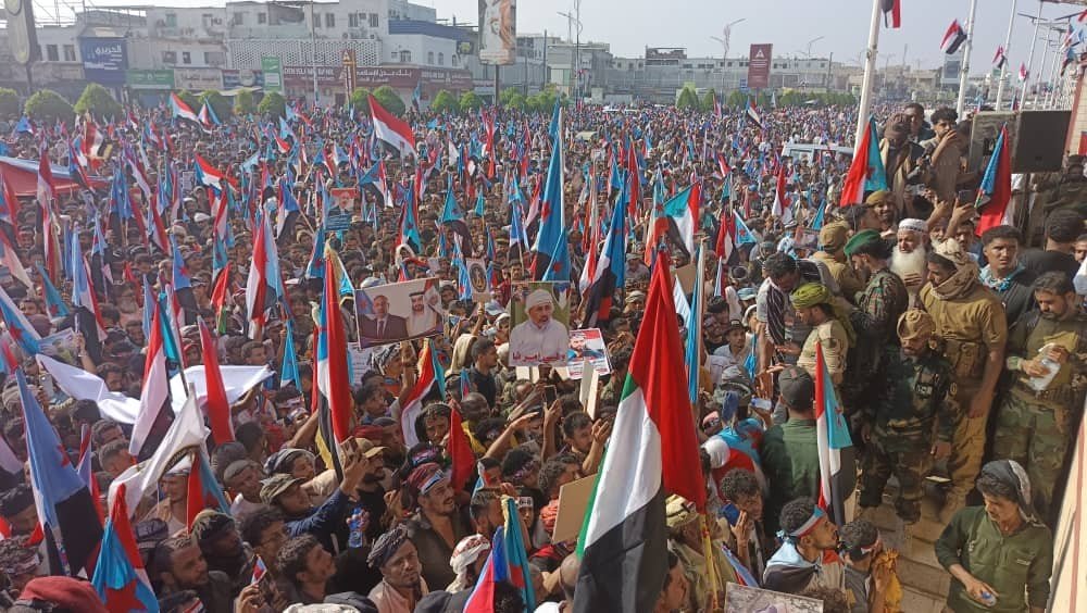 بمناسبة الذكرى الـ63 لثورة 14 أكتوبر المجيدة.. العاصمة عدن تشهد حشدًا جماهيريًا كبيرًا في «مليونية التعبئة الشعبية للدفاع عن الجنوب» بمناسبة الذكرى الـ63 لثورة 14 أكتوبر المجيدة.. العاصمة عدن تشهد حشدًا جماهيريًا كبيرًا في «مليونية التعبئة الشعبية للدفاع عن الجنوب»