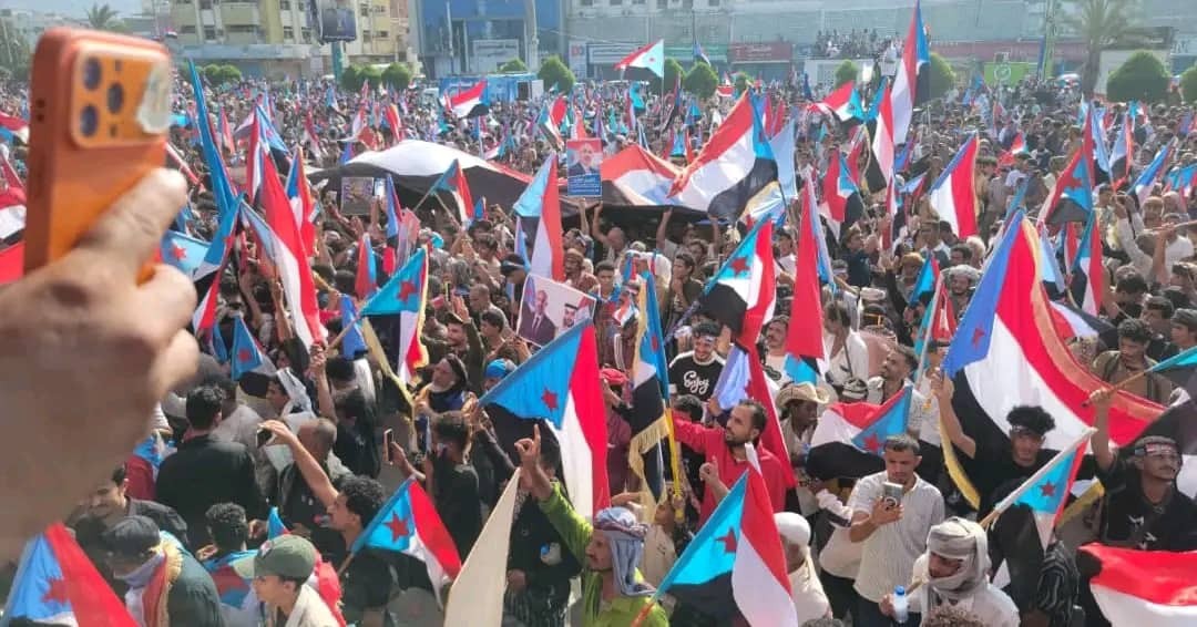 بمناسبة الذكرى الـ63 لثورة 14 أكتوبر المجيدة.. العاصمة عدن تشهد حشدًا جماهيريًا كبيرًا في «مليونية التعبئة الشعبية للدفاع عن الجنوب» بمناسبة الذكرى الـ63 لثورة 14 أكتوبر المجيدة.. العاصمة عدن تشهد حشدًا جماهيريًا كبيرًا في «مليونية التعبئة الشعبية للدفاع عن الجنوب»