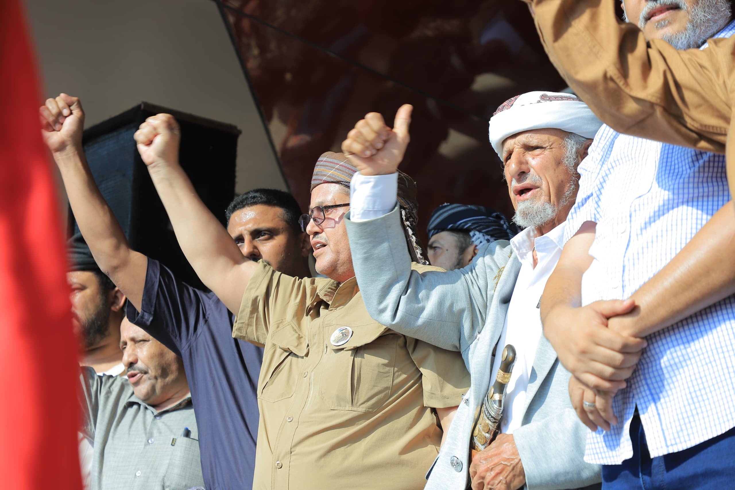 بمناسبة الذكرى الـ63 لثورة 14 أكتوبر المجيدة.. العاصمة عدن تشهد حشدًا جماهيريًا كبيرًا في «مليونية التعبئة الشعبية للدفاع عن الجنوب» بمناسبة الذكرى الـ63 لثورة 14 أكتوبر المجيدة.. العاصمة عدن تشهد حشدًا جماهيريًا كبيرًا في «مليونية التعبئة الشعبية للدفاع عن الجنوب»