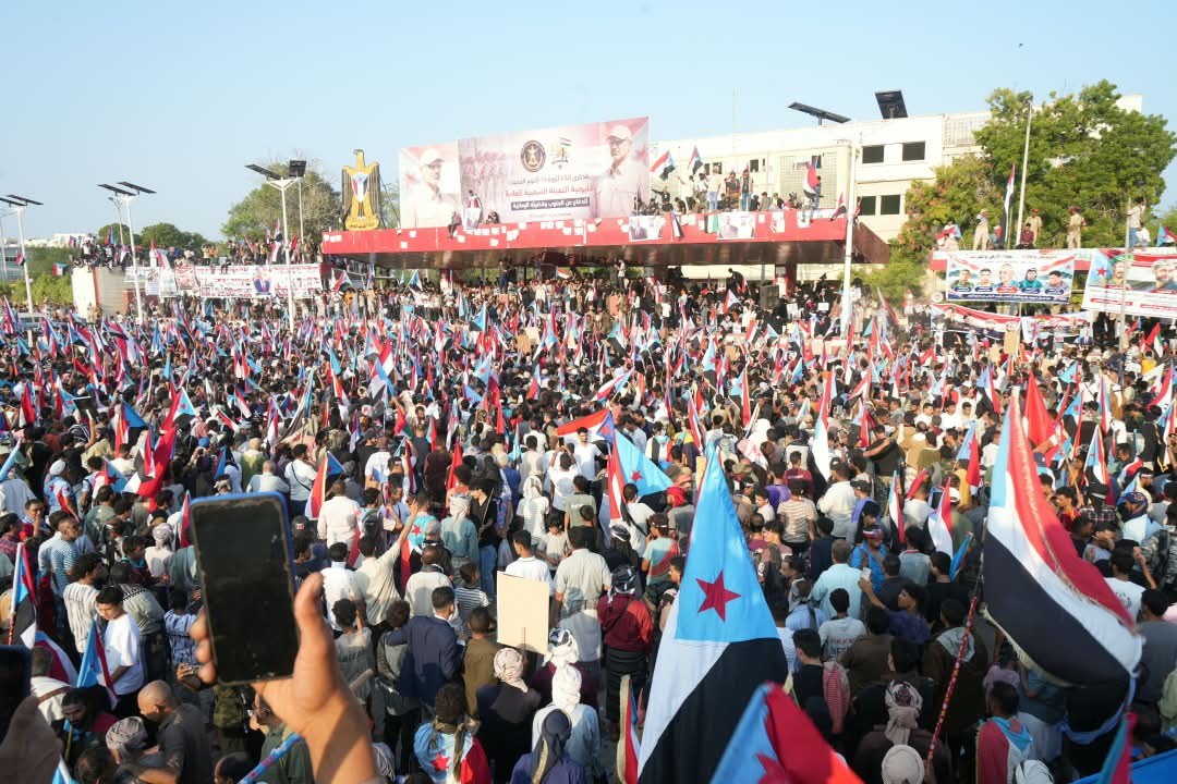 كلمة الأمين العام أمام الحشود الجماهيرية في مليونية التعبئة الشعبية للدفاع عن الجنوب بالعاصمة عدن كلمة الأمين العام أمام الحشود الجماهيرية في مليونية التعبئة الشعبية للدفاع عن الجنوب بالعاصمة عدن