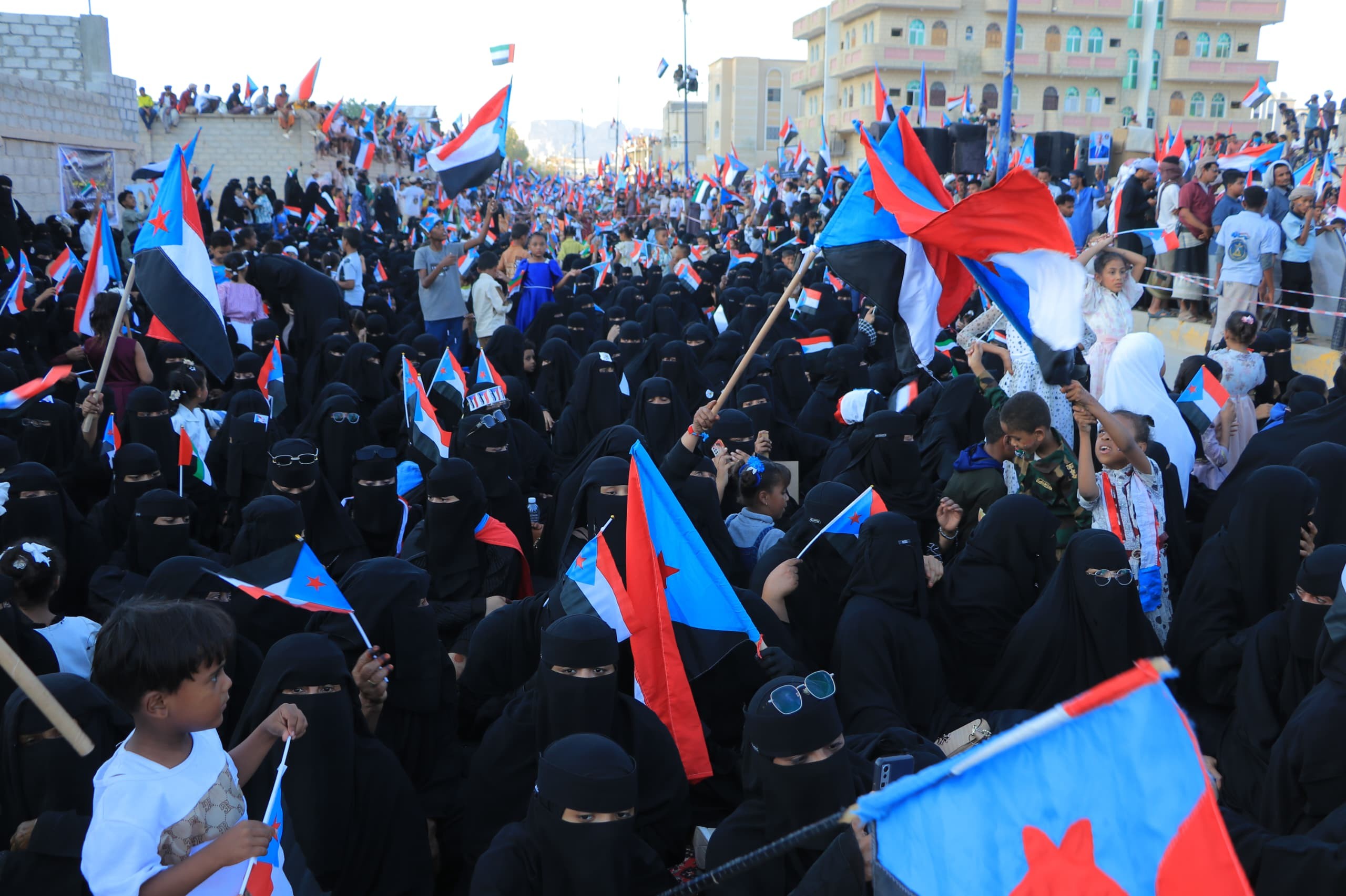 تلبية لدعوة الرئيس الزُبيدي.. سيئون تحتضن مليونية التعبئة الشعبية العامة للدفاع عن الجنوب وقضيته الوطنية في الذكرى الـ63 لثورة 14 أكتوبر تلبية لدعوة الرئيس الزُبيدي.. سيئون تحتضن مليونية التعبئة الشعبية العامة للدفاع عن الجنوب وقضيته الوطنية في الذكرى الـ63 لثورة 14 أكتوبر