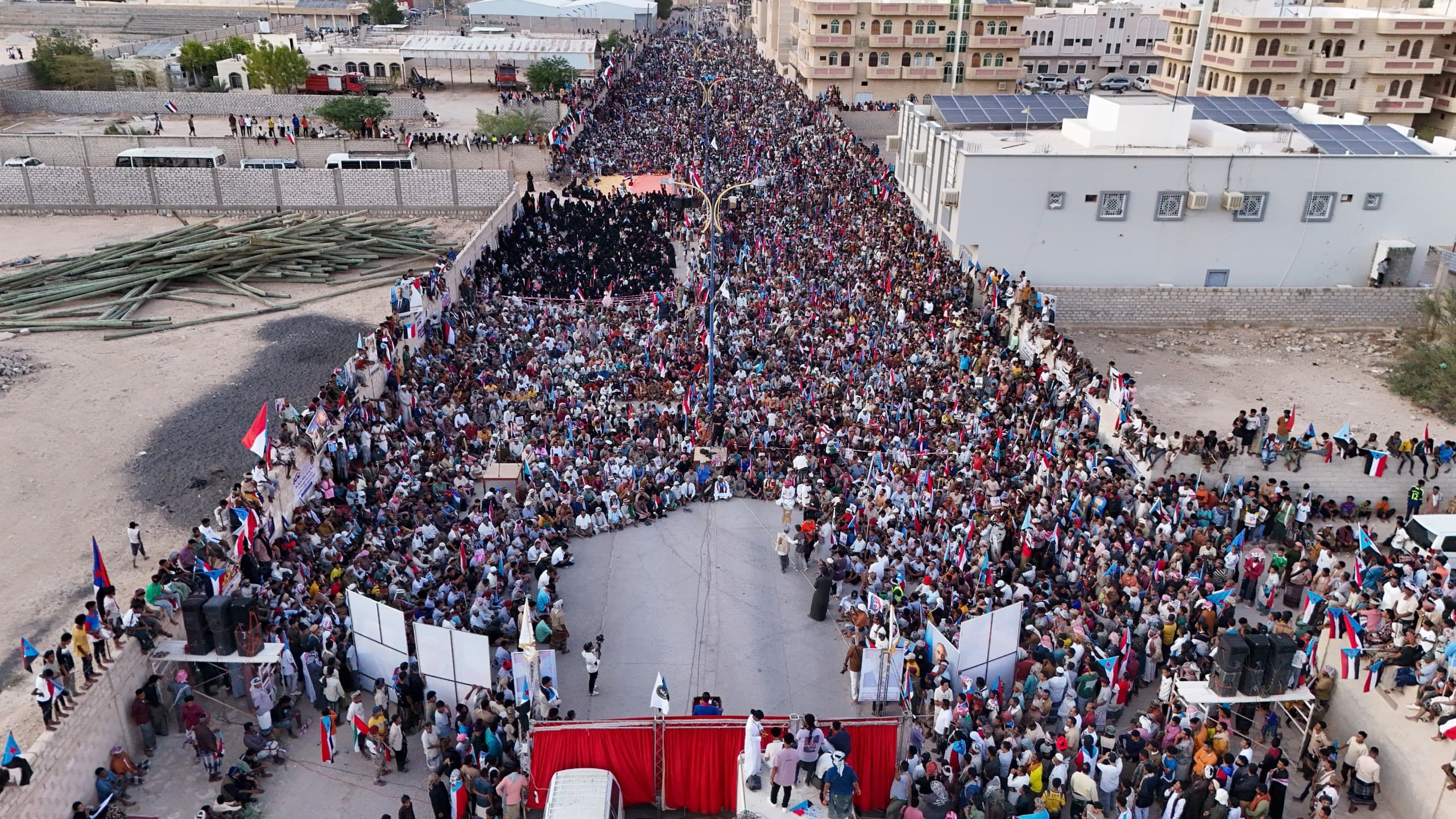 تلبية لدعوة الرئيس الزُبيدي.. سيئون تحتضن مليونية التعبئة الشعبية العامة للدفاع عن الجنوب وقضيته الوطنية في الذكرى الـ63 لثورة 14 أكتوبر تلبية لدعوة الرئيس الزُبيدي.. سيئون تحتضن مليونية التعبئة الشعبية العامة للدفاع عن الجنوب وقضيته الوطنية في الذكرى الـ63 لثورة 14 أكتوبر