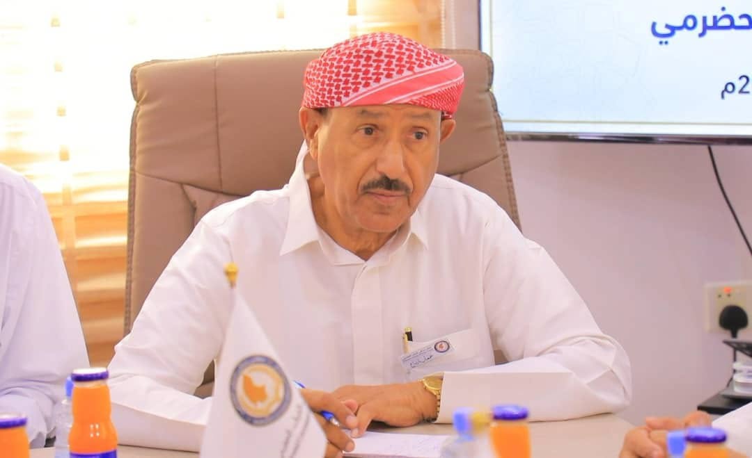 الوكيل بارباع يناقش مع هيئة رئاسة مجلس ميثاق الشرف الحضرمي الأوضاع الخدمية والسياسية والأمنية بالمحافظة الوكيل بارباع يناقش مع هيئة رئاسة مجلس ميثاق الشرف الحضرمي الأوضاع الخدمية والسياسية والأمنية بالمحافظة