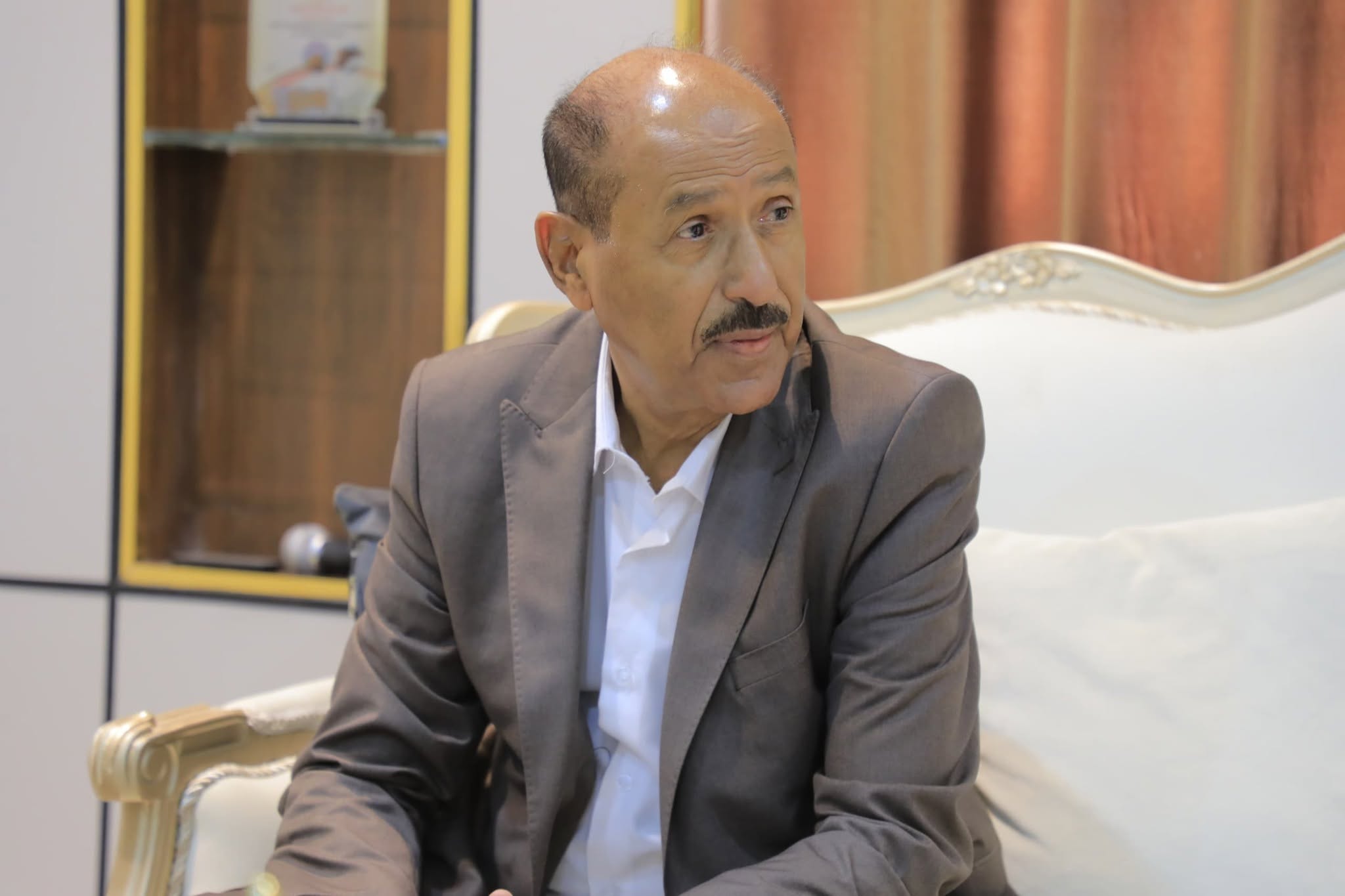 الوكيل بارباع يقوم بزيارة تفقدية إلى غرفة تجارة وصناعة وادي حضرموت الوكيل بارباع يقوم بزيارة تفقدية إلى غرفة تجارة وصناعة وادي حضرموت