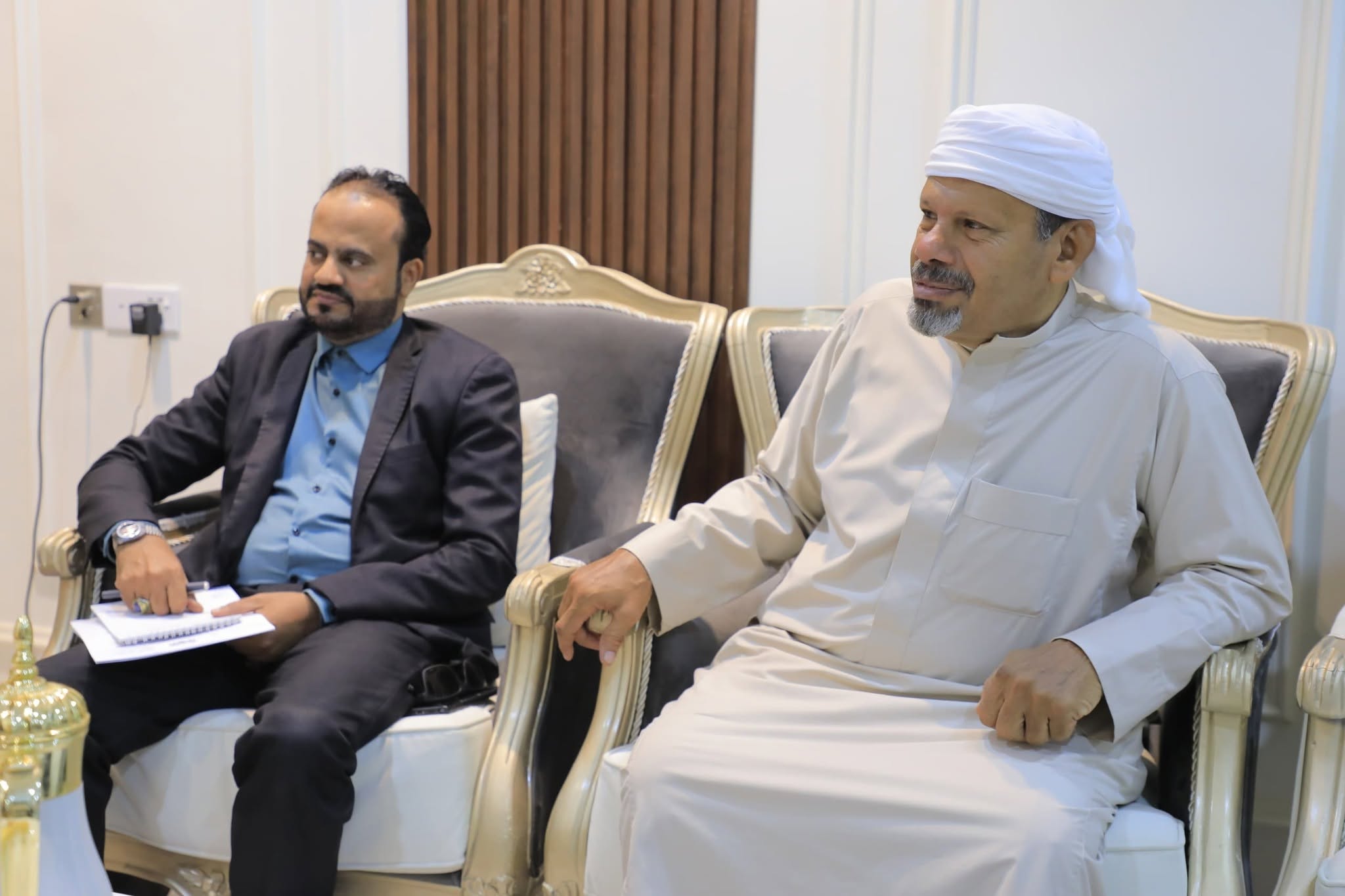 الوكيل بارباع يقوم بزيارة تفقدية إلى غرفة تجارة وصناعة وادي حضرموت الوكيل بارباع يقوم بزيارة تفقدية إلى غرفة تجارة وصناعة وادي حضرموت
