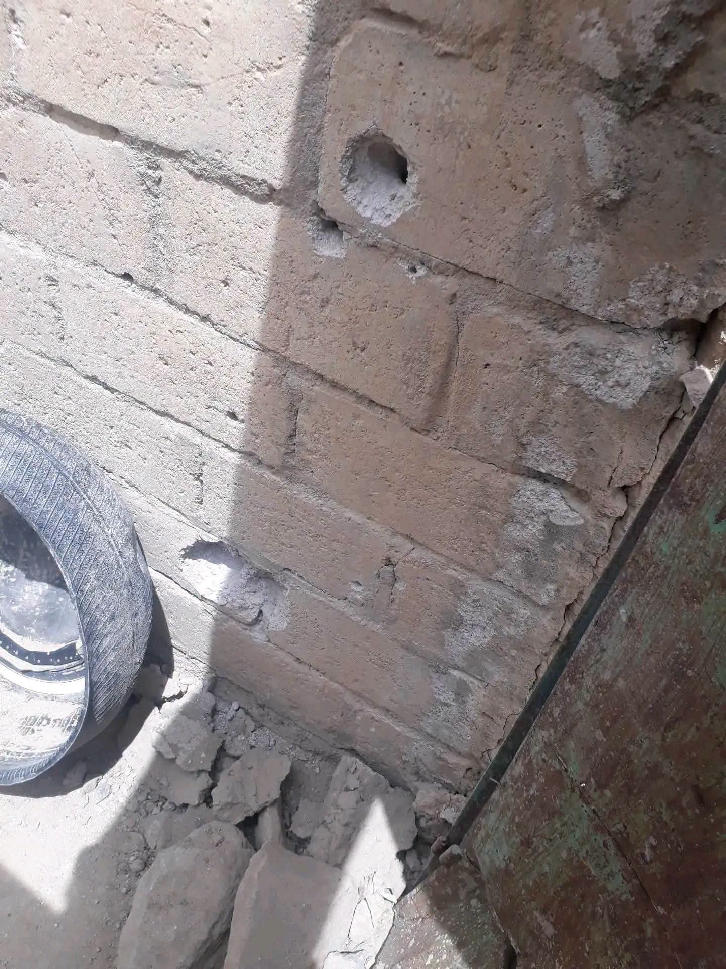 مليشيا الحوثي الإرهابية تستهدف المنازل والأعيان المدنية في مديرية الحد مليشيا الحوثي الإرهابية تستهدف المنازل والأعيان المدنية في مديرية الحد