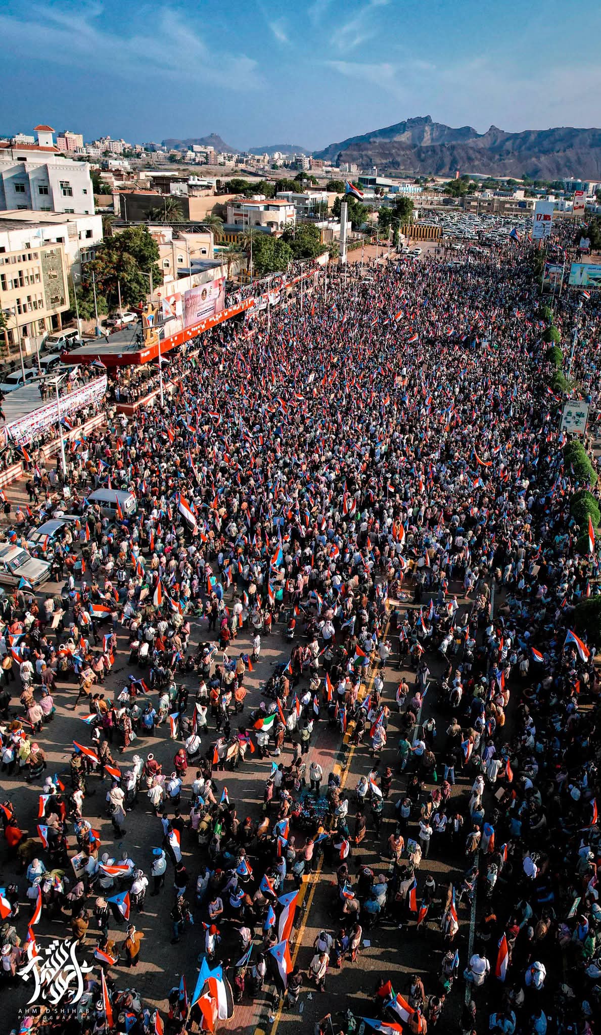 حشود مليونية في عدن إحياءً لذكرى ثورة 14 أكتوبر - حشود مليونية في عدن إحياءً لذكرى ثورة 14 أكتوبر -