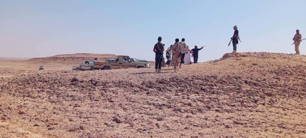 قيادة اللواء الرابع الفرقة الثانية "درع الوطن" تنهي نزاعاً قبلياً مسلحاً بين قبيلتي المناهيل والعوامر وتبرم اتفاق هدنة لمدة 3 أشهر في صحراء حضرموت. قيادة اللواء الرابع الفرقة الثانية "درع الوطن" تنهي نزاعاً قبلياً مسلحاً بين قبيلتي المناهيل والعوامر وتبرم اتفاق هدنة لمدة 3 أشهر في صحراء حضرموت.