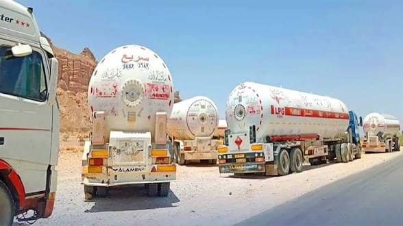 حضرموت تختنق في الصحراء.. حين يصبح غاز المواطن رهينة للقطاع القبلي حضرموت تختنق في الصحراء.. حين يصبح غاز المواطن رهينة للقطاع القبلي