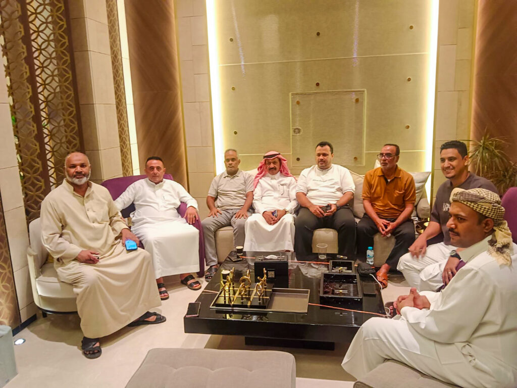 الجالية اليمنية في تبوك تزور بعثة شعب حضرموت وتؤكد دعمها للفريق قبل مواجهة نيوم الجالية اليمنية في تبوك تزور بعثة شعب حضرموت وتؤكد دعمها للفريق قبل مواجهة نيوم
