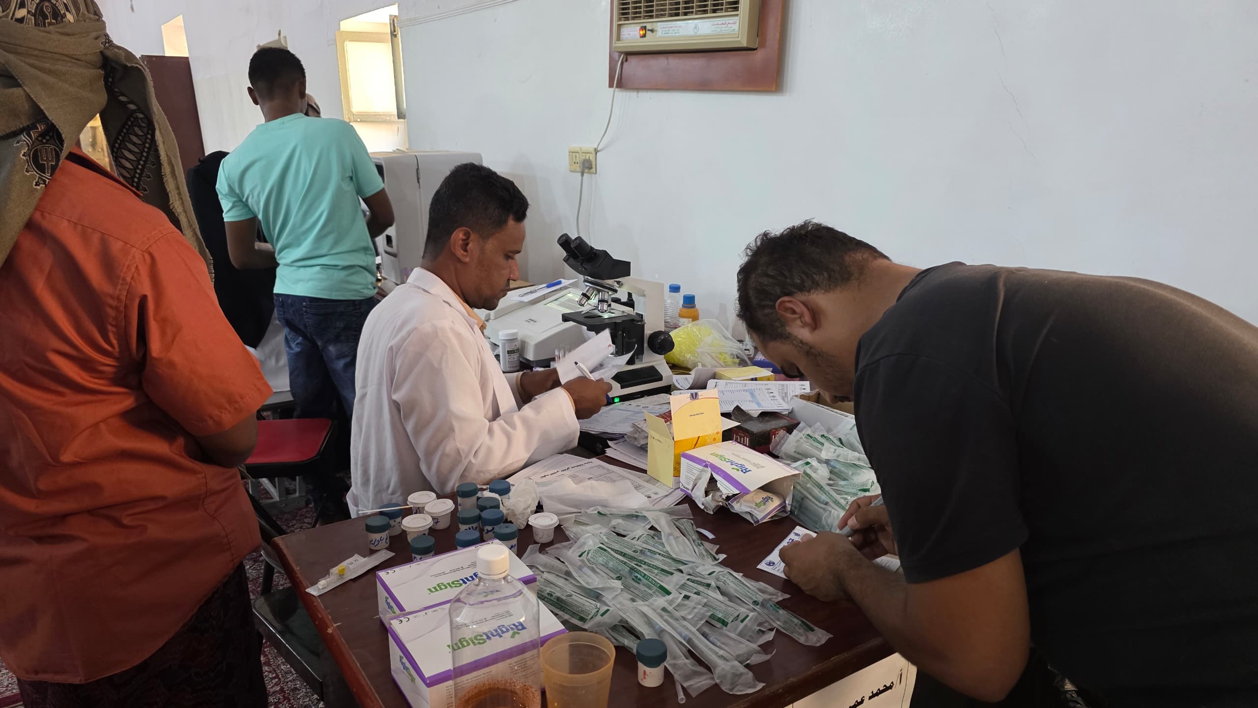 تدشين المخيم الصحي المجاني الأول في سدبة بحورة ووادي العين بمشاركة نخبة من الأطباء تدشين المخيم الصحي المجاني الأول في سدبة بحورة ووادي العين بمشاركة نخبة من الأطباء