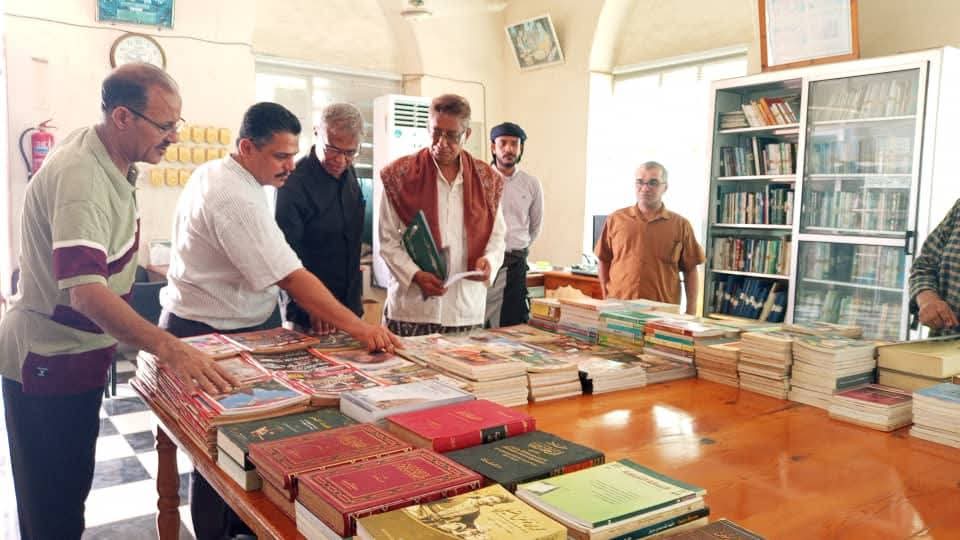 شراكة التنوير بالمكلا.. مؤسسة "آفاق وطن" تُعيد الدفء لرفوف المكتبة السلطانية شراكة التنوير بالمكلا.. مؤسسة "آفاق وطن" تُعيد الدفء لرفوف المكتبة السلطانية