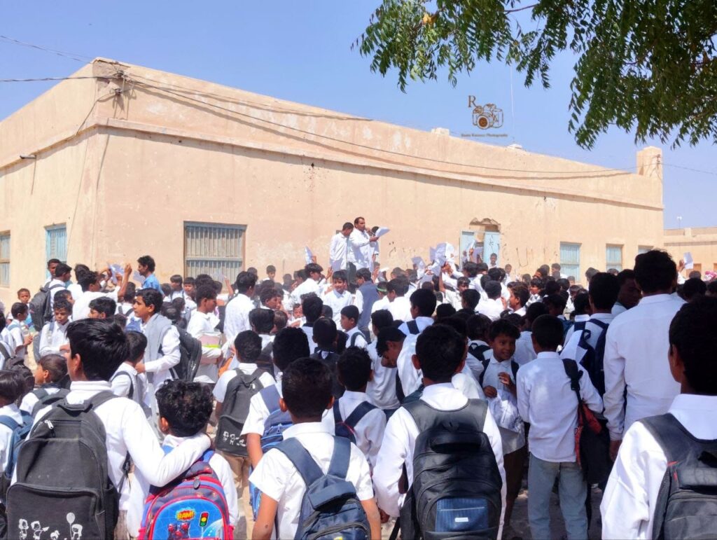 وقفة احتجاجية للمطالبة بتحسين البنية التحتية والخدمات الأساسية في مدارس غيل بن يمين وقفة احتجاجية للمطالبة بتحسين البنية التحتية والخدمات الأساسية في مدارس غيل بن يمين