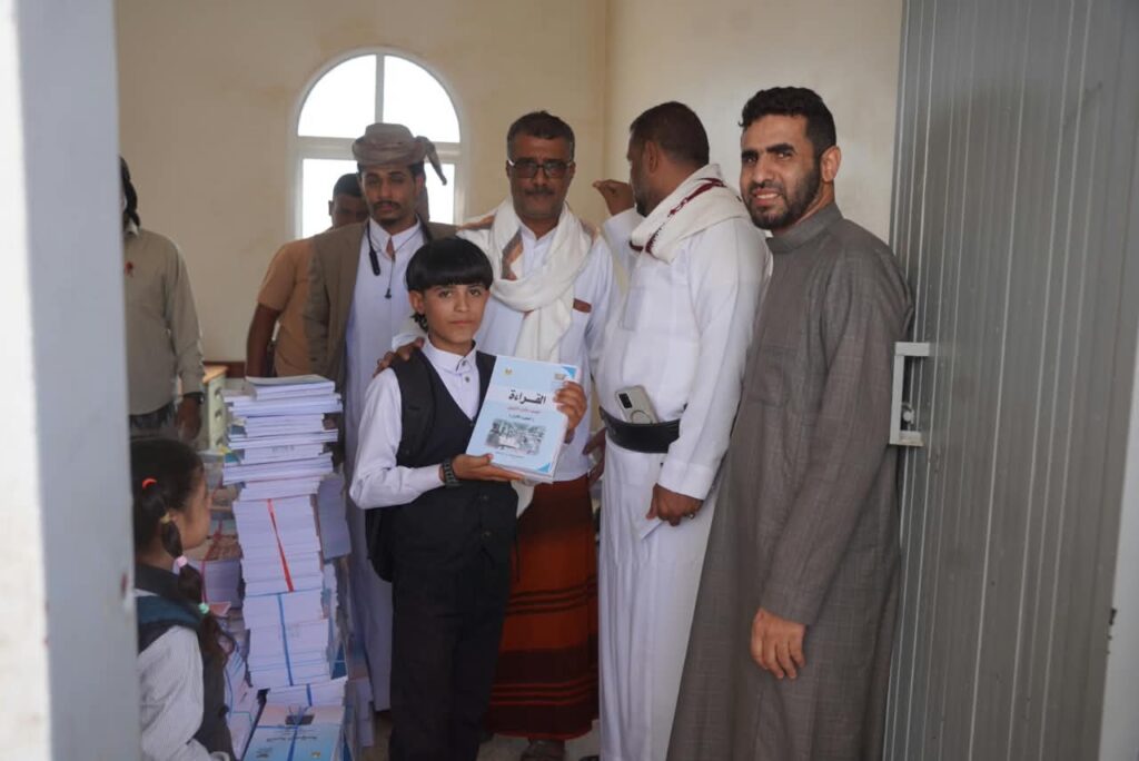 لأول مرة.. الفرقة الأولى طوارئ تدعم مدارس العبر بالكتاب المدرسي وتكرّم 183 طالبًا وطالبة وتمنح المعلمين حوافز مالية لأول مرة.. الفرقة الأولى طوارئ تدعم مدارس العبر بالكتاب المدرسي وتكرّم 183 طالبًا وطالبة وتمنح المعلمين حوافز مالية