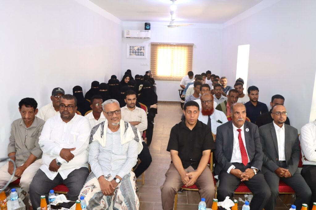 الوكيل التميمي والدكتور العمودي يفتتحان معهد أرض الأحقاف للعلوم الطبية بسيئون الوكيل التميمي والدكتور العمودي يفتتحان معهد أرض الأحقاف للعلوم الطبية بسيئون