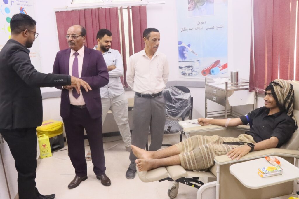 الوكيل التميمي يتفقد سير العمل في عمليات التبرع بالدم بالمركز الوطني لنقل الدم بسيئون الوكيل التميمي يتفقد سير العمل في عمليات التبرع بالدم بالمركز الوطني لنقل الدم بسيئون