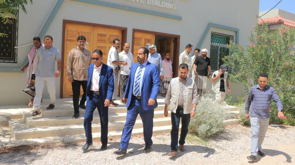 الوكيل الجهوري يبحث آليات تنفيذ مشروع تعزيز الاقتصادات المحلية وسبل العيش بحضرموت الوكيل الجهوري يبحث آليات تنفيذ مشروع تعزيز الاقتصادات المحلية وسبل العيش بحضرموت