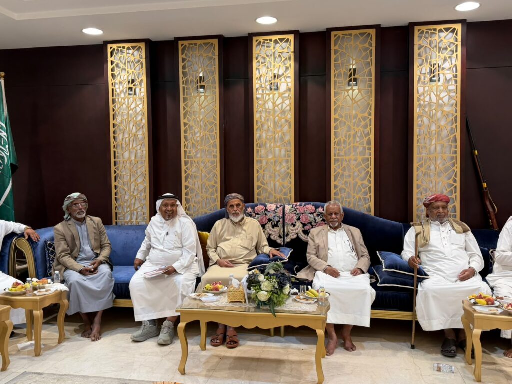 وفد مرجعية قبائل حضرموت في زيارة ودية للشخصية الاجتماعية والقبلية رجل الأعمال الشيخ مبارك سالم باعبود بالرياض وفد مرجعية قبائل حضرموت في زيارة ودية للشخصية الاجتماعية والقبلية رجل الأعمال الشيخ مبارك سالم باعبود بالرياض