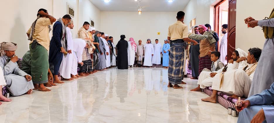 الشيخ مشعل عوض بن كرتم العامري يقيم مأدبة غداء فاخرة بسيئون على شرف وصول اخيه الشيخ محمد بن كرتم العامري من المملكة العربية السعودية بحضور مشايخ ووجهاء حضرموت الشيخ مشعل عوض بن كرتم العامري يقيم مأدبة غداء فاخرة بسيئون على شرف وصول اخيه الشيخ محمد بن كرتم العامري من المملكة العربية السعودية بحضور مشايخ ووجهاء حضرموت