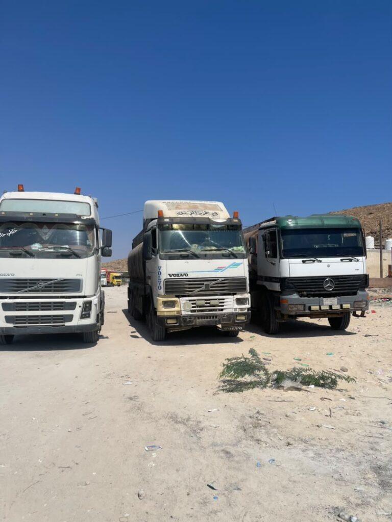 أزمة المياه تفجّر احتجاجات في نشطون وإغلاق الطرق المؤدية إلى الميناء أزمة المياه تفجّر احتجاجات في نشطون وإغلاق الطرق المؤدية إلى الميناء