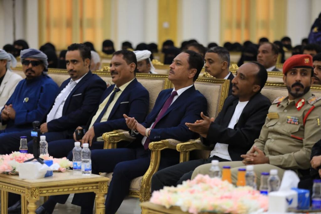 المكلا تحتفي بعودة فادي باعوم في لقاء وطني حاشد يجدد الوفاء للشهداء ويؤكد وحدة الصف الجنوبي المكلا تحتفي بعودة فادي باعوم في لقاء وطني حاشد يجدد الوفاء للشهداء ويؤكد وحدة الصف الجنوبي